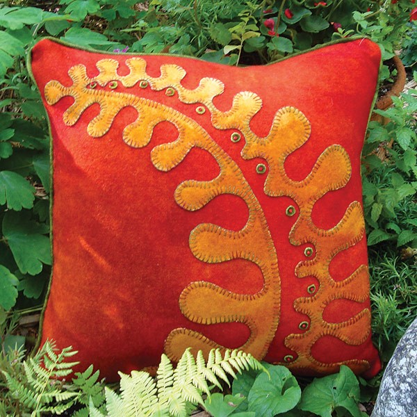 https://www.woolylady.com/media/catalog/product/cache/1/image/9df78eab33525d08d6e5fb8d27136e95/f/a/fall-fern-wool-applique-throw-pillow_1.jpg